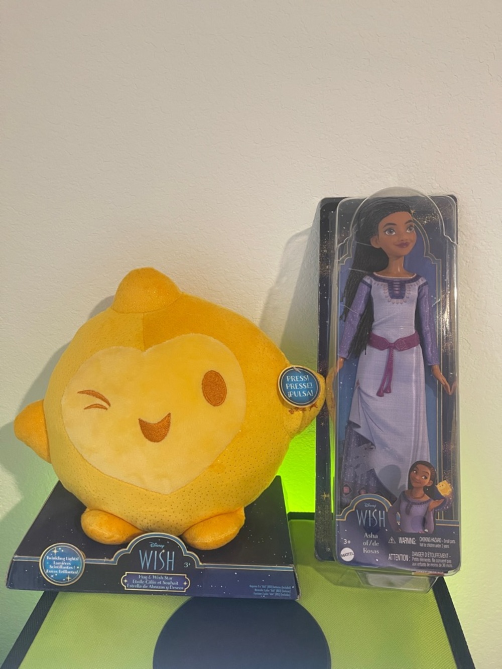 Disney Wish Set Hug and Wish Star and Doll